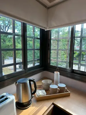a kitchen counter with a tea kettle and four windows at Casa Spilimbergo in Cordoba