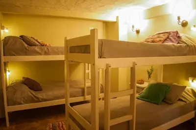 a bedroom with two bunk beds in a room at Posada serrana boutique con excelentes vistas cerca de arroyos y senderos y a 5 minutos de Merlo in El Rincón