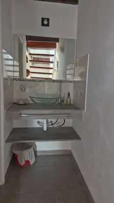 a bathroom with a sink and a glass bowl at Dúplex La Delfina 3 in Villa Carlos Paz