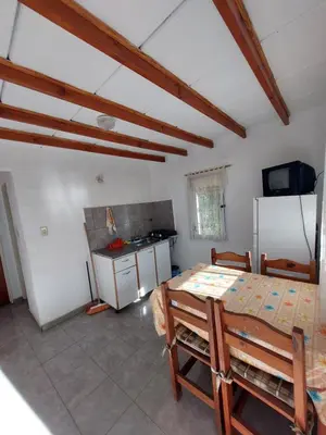 a room with a kitchen with a table and chairs at Propiedades Centro MC in Mina Clavero