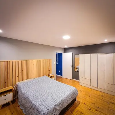 a bedroom with a large bed and a kitchen at Casa Moraa in Nono
