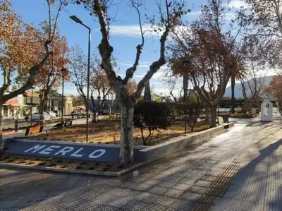 a park with a tree in the middle of a street at Alojamiento Quilo in Merlo