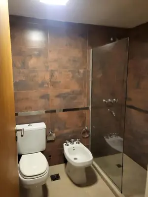 a bathroom with a toilet and a shower and a sink at Dto con pileta en Carlos Paz 28! in La Cuesta