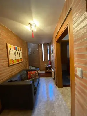 a living room with a black couch in a room at Chalet Espectacular in Villa Carlos Paz