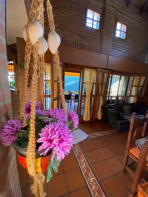 a vase filled with purple flowers in a living room at Chalet Espectacular in Villa Carlos Paz