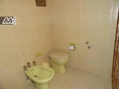a small bathroom with a toilet and a bidet at Rincón del Descanso in San Antonio de Arredondo