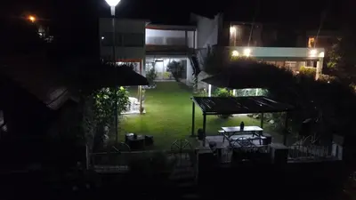 a backyard at night with a table and chairs at Rincón del Descanso in San Antonio de Arredondo