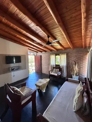 a living room with a couch and a table at Cabaña Alamo in Mina Clavero
