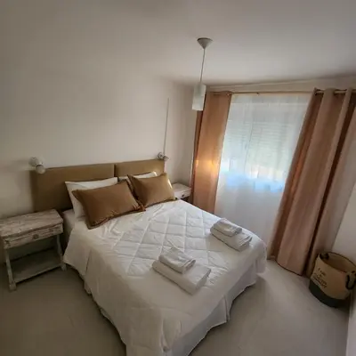 a bedroom with a large bed with towels on it at Gama Villasol Temporario in Cordoba