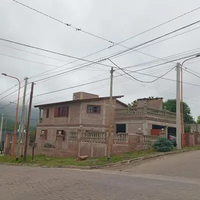 an old brick house on the side of a street at Mis 4 Soles in Santa María