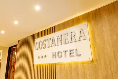 a sign for a costanza hotel on a wooden wall at Costanera Hotel in Villa Carlos Paz