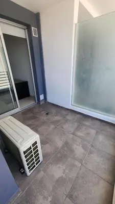 an empty room with an air conditioner on the floor at Sarmiento deluxe B General Paz Pax 4 in Cordoba