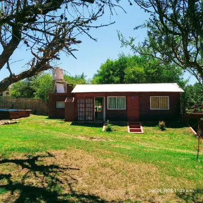 a small house in a yard with a grass field at Cabaña del mallin in Bialet Massé