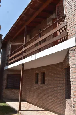 a balcony on the side of a brick building at Residencial El Amancer in Mina Clavero