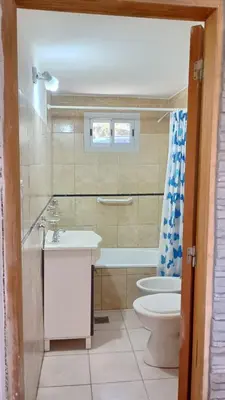 a bathroom with a toilet and a tub and a sink at Casa de vacaciones in Villa Carlos Paz