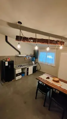 a living room with a table and a kitchen at Apartamento Urbano Bialet Masse in Bialet Massé
