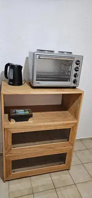 a microwave oven sitting on top of a wooden stand at Monoambiente Centro in Cordoba