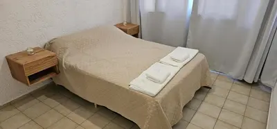 a small bed with two towels on it in a room at Monoambiente Centro in Cordoba