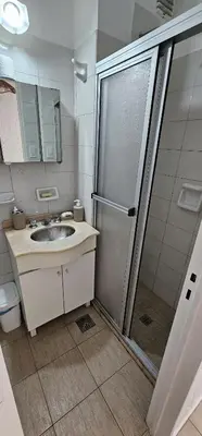 a bathroom with a shower and a sink at Monoambiente Centro in Cordoba