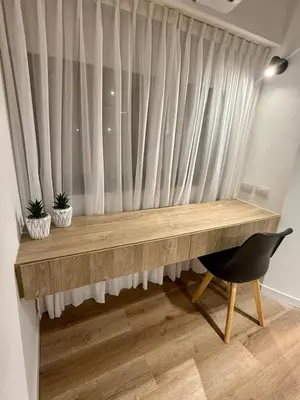 a wooden bench in front of a window with two plants at Departamento Confortable en Nueva Cordoba SS9 in Cordoba