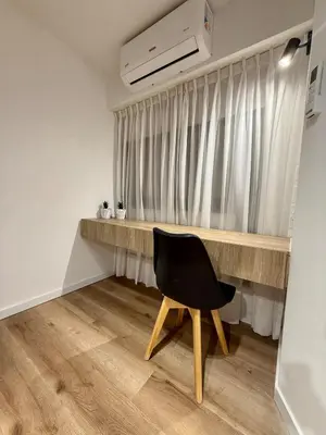 a black chair sitting in front of a desk at Departamento Confortable en Nueva Cordoba SS9 in Cordoba