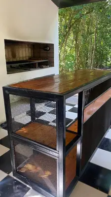a wooden table with a cage in a room at Chalet Fratelli Rigoni in Villa Ciudad Parque