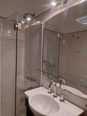 a bathroom with a sink and a mirror at Casa con pileta cómoda y equipada in Villa Carlos Paz