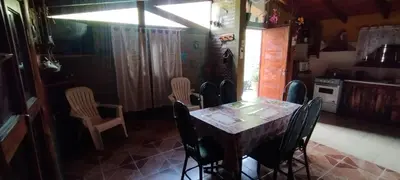 a dining room with a table and chairs at Cabaña La Peulla in Cuesta Blanca