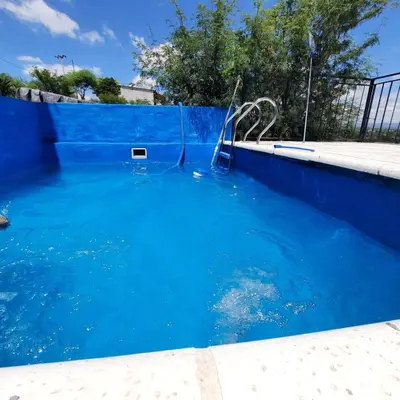 a pool of blue water with a hose in it at La luisa segunda in Villa Parque Siquiman