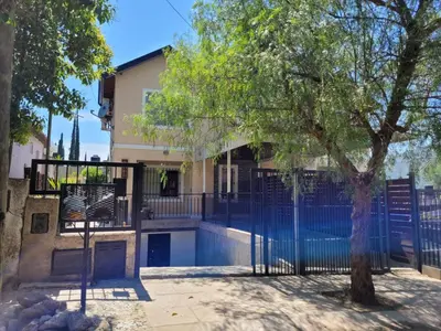 a swimming pool in front of a house at Depto Palmar in Villa Carlos Paz