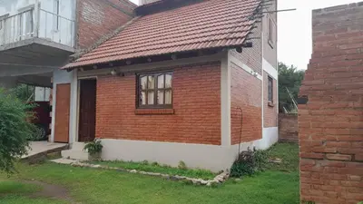 a brick house with a window on the side of it at Cabaña petiza in Mina Clavero