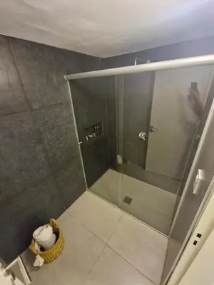 a shower with a glass door in a bathroom at Hermosa Casa en Villa del Lago Carlos Paz Vista al lago, zona exclusiva y residencial in Cordoba