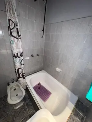 a bathroom with a toilet and a tub and a sink at La roca in Villa Carlos Paz