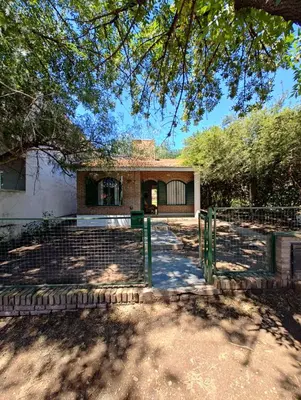 a house with a fence in front of it at Casa Villa Carlos Paz in Villa Carlos Paz