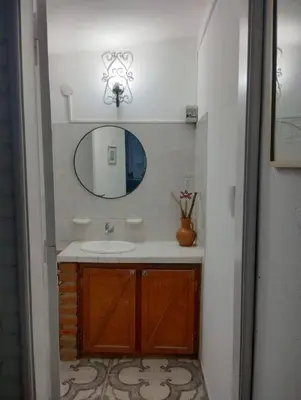 a bathroom with a sink and a mirror at Kairós in Tanti