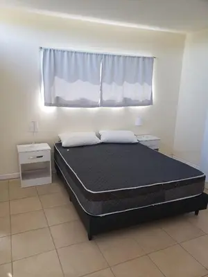 a bedroom with a large bed with a window at Miradores del Dique in San Francisco del Monte de Oro