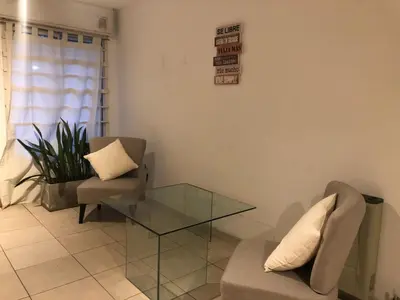 a living room with a glass table and chairs at Chacabuco 3 Depto 1 dormitorio PAX 4 Nueva Cordoba in Cordoba