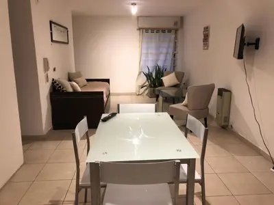 a living room with a white table and chairs at Chacabuco 3 Depto 1 dormitorio PAX 4 Nueva Cordoba in Cordoba