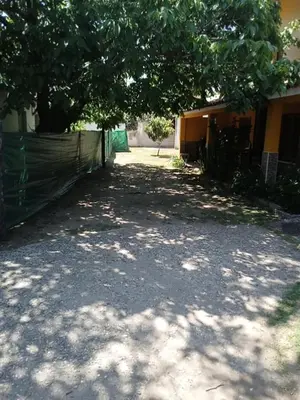 a yard with a fence and a tree and a house at Complejo La Tere- depto 2 in Cordoba