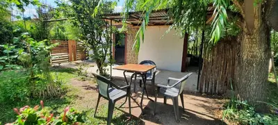 a table and chairs in a yard with a tree at Las Tacuaras in Arroyo de Los Patos