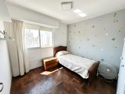 a small bedroom with a bed and a window at departamento temporal 3 personas in Cordoba