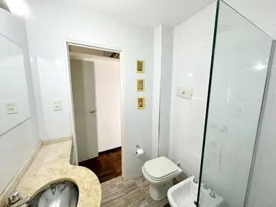 a bathroom with a toilet and a sink at departamento temporal 3 personas in Cordoba