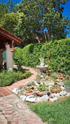 a garden with potted plants and a fountain at Cabaña Té para Tres en Merlo San Luis in Merlo