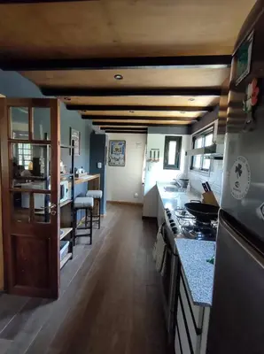a kitchen with a stove and a counter top at Shamrock House - Casa de Vacaciones en Merlo, San Luis in Merlo