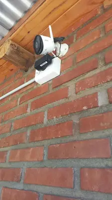 a white light on the side of a brick wall at Armonia cabaña de campo- Rincón de Afrodita in San Lorenzo
