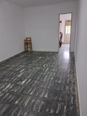 an empty room with a table and a chair in it at Almafuerte Alquiler Temporario in Almafuerte
