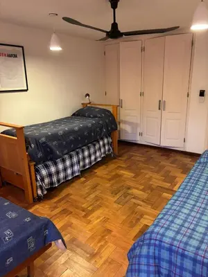 a bedroom with two beds and a ceiling fan at La mejor opción para tu estadía en Córdoba con amigos in Cordoba
