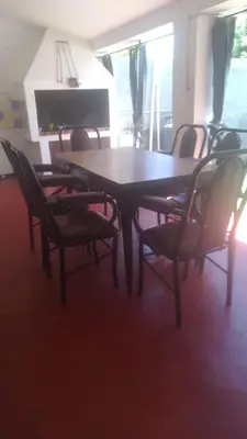 a dining room table and chairs in a room at Casa centrica con Piscina in Mina Clavero