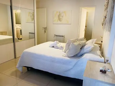 a bedroom with a large bed with white sheets and pillows at Av Estrada 48 B Nueva Córdoba in Cordoba