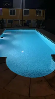 a large blue swimming pool at night at A carlos paz voy in Villa Carlos Paz